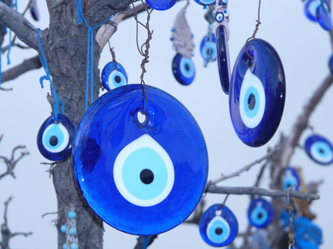Amulet of Distraction