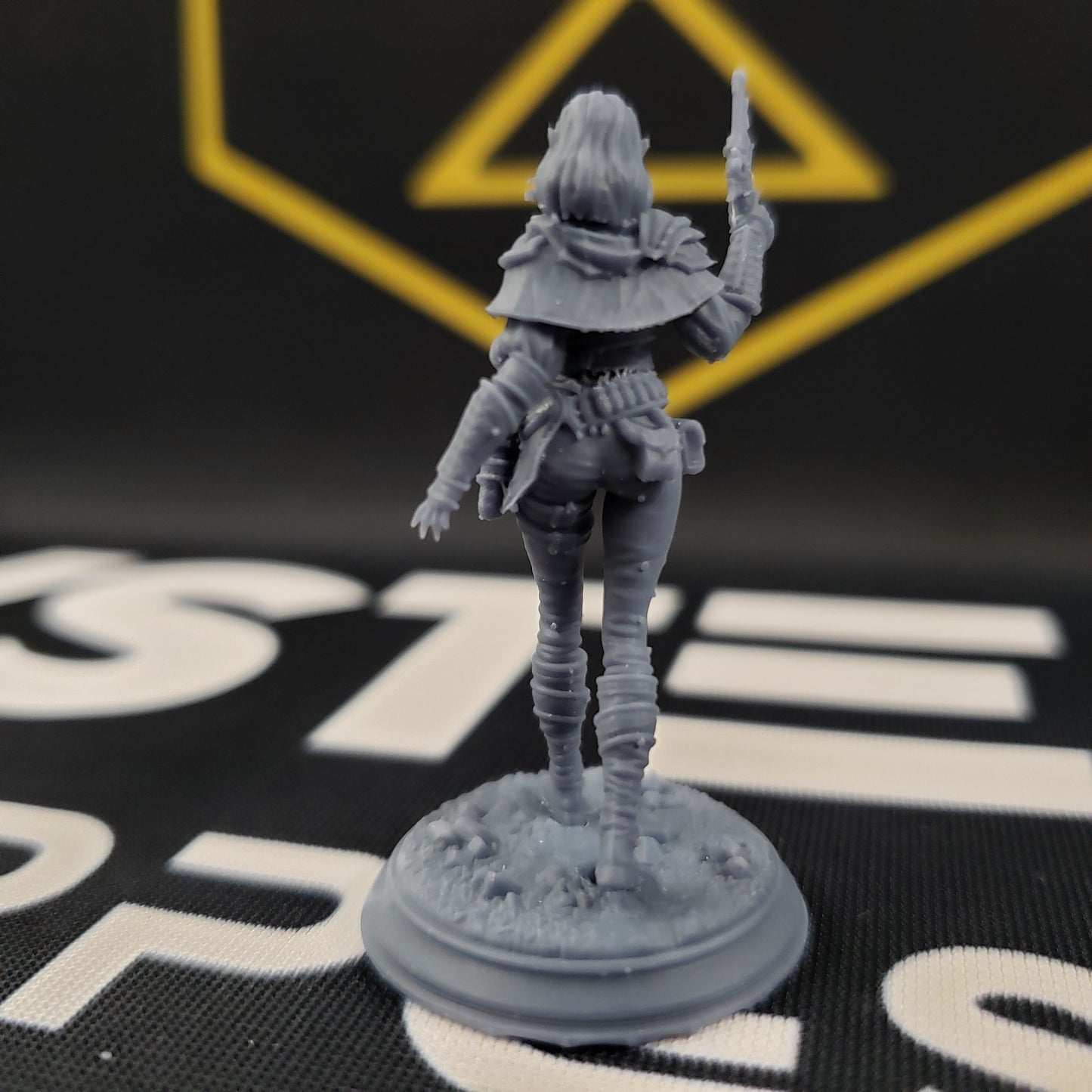 Lendara "Slickshot" Varth (Female Half-Elf Gunslinger)