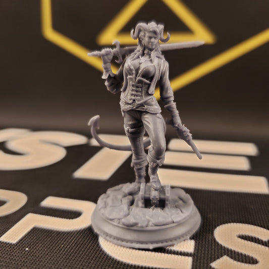 Syntheia the Daring (Female Tiefling Rogue Scoundrel)