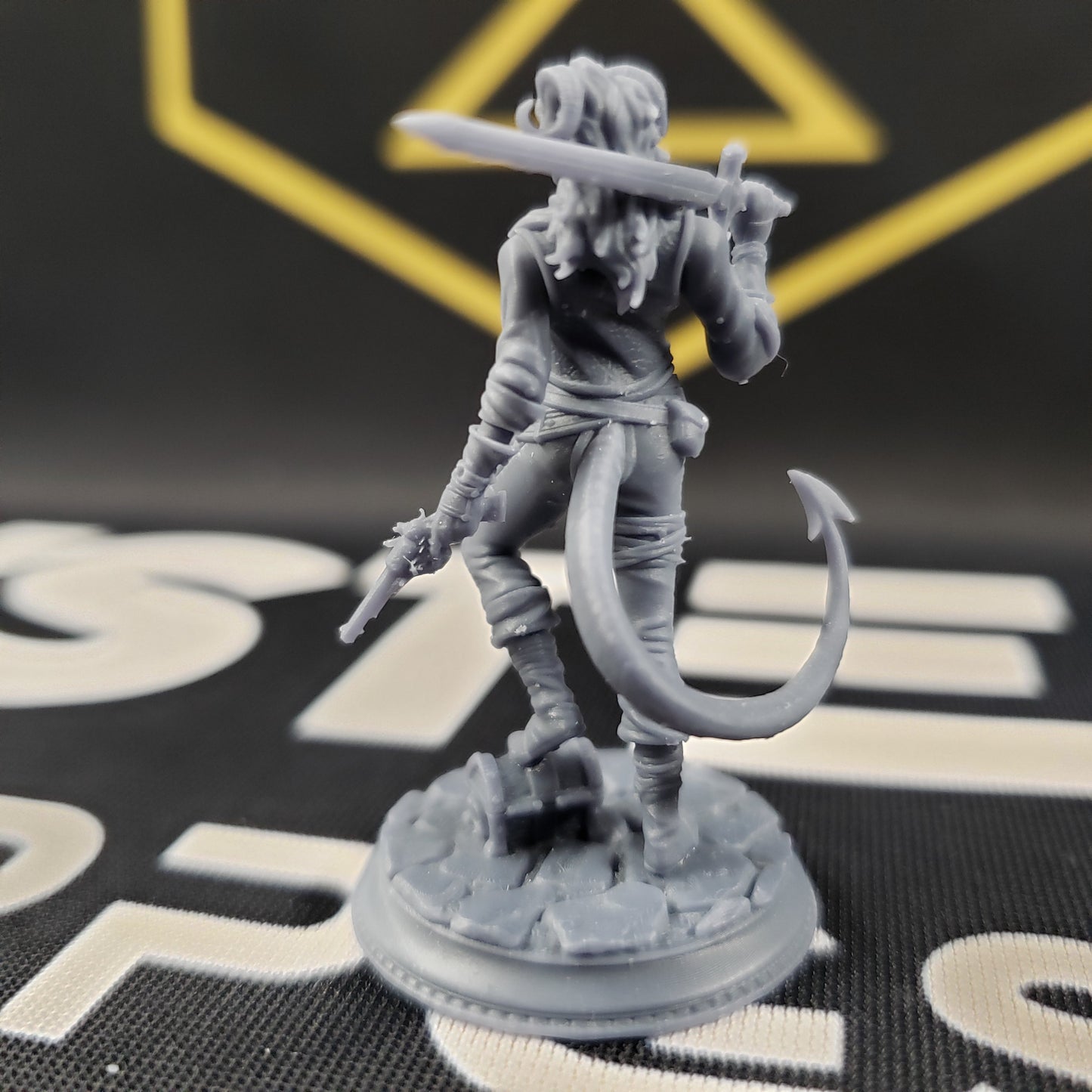 Syntheia the Daring (Female Tiefling Rogue Scoundrel)