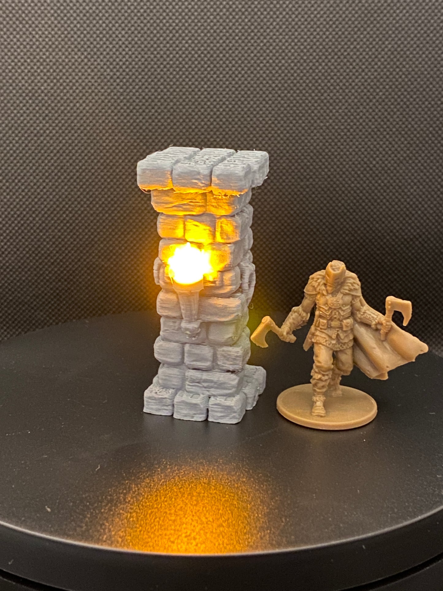 Moonshine Miniatures - LED Scatter Terrain - Columns with torches