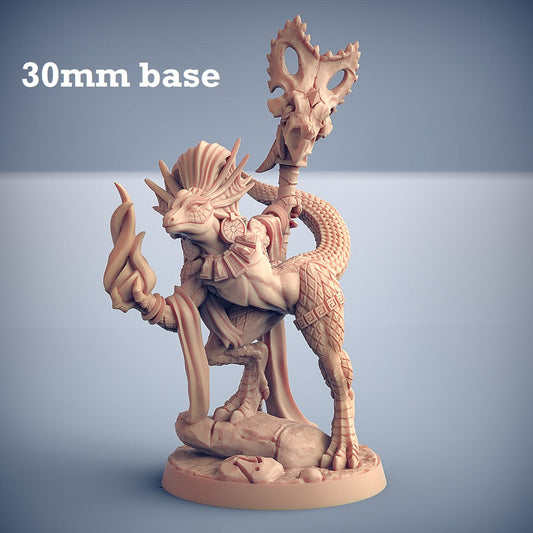 Coaxoch the Duchess, Goldmaw Lizard Beauty (Female Lizardfolk Noble)